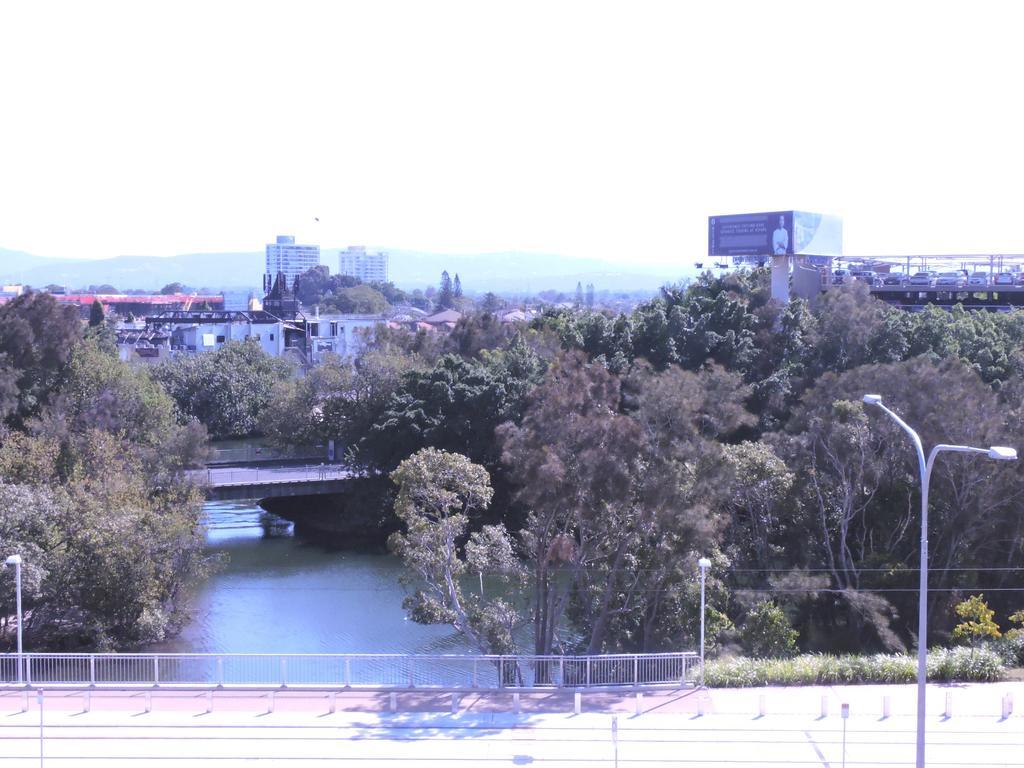 Broadbeach Travel Inn Apartments Gold Coast Buitenkant foto