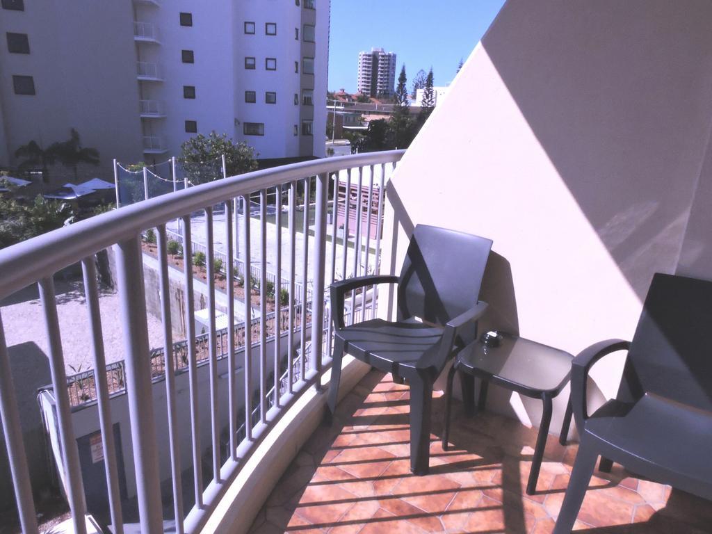 Broadbeach Travel Inn Apartments Gold Coast Buitenkant foto