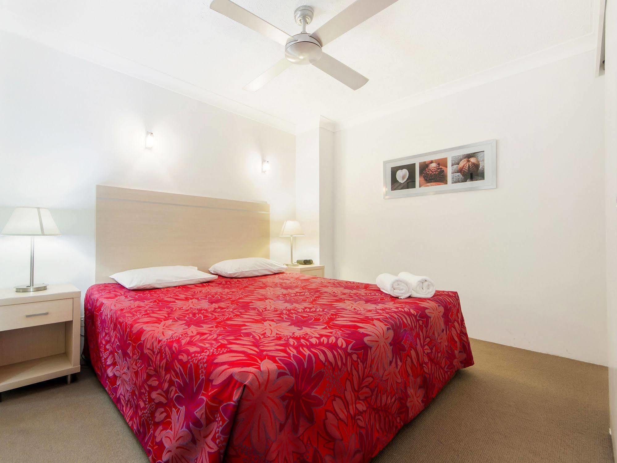 Broadbeach Travel Inn Apartments Gold Coast Buitenkant foto