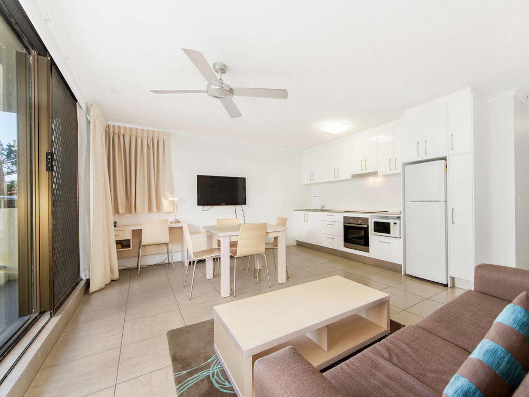 Broadbeach Travel Inn Apartments Gold Coast Buitenkant foto